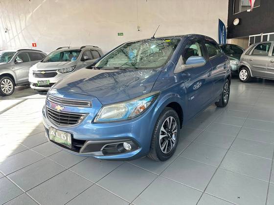 CHEVROLET ONIX 1.4 MPFI LT 8V FLEX 4P MANUAL CHEVROLET ONIX 1.4 MPFI LT 8V FLEX 4P MANUAL